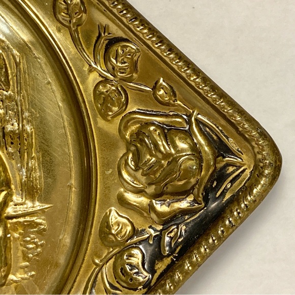 Vintage Victorian Couple Scene Brass Wall Hanging Art Plaque Elpec England Dogs - Picture 6 of 10